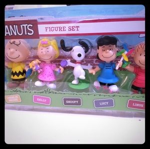 SOLD Peanuts unopened collectors figure set
